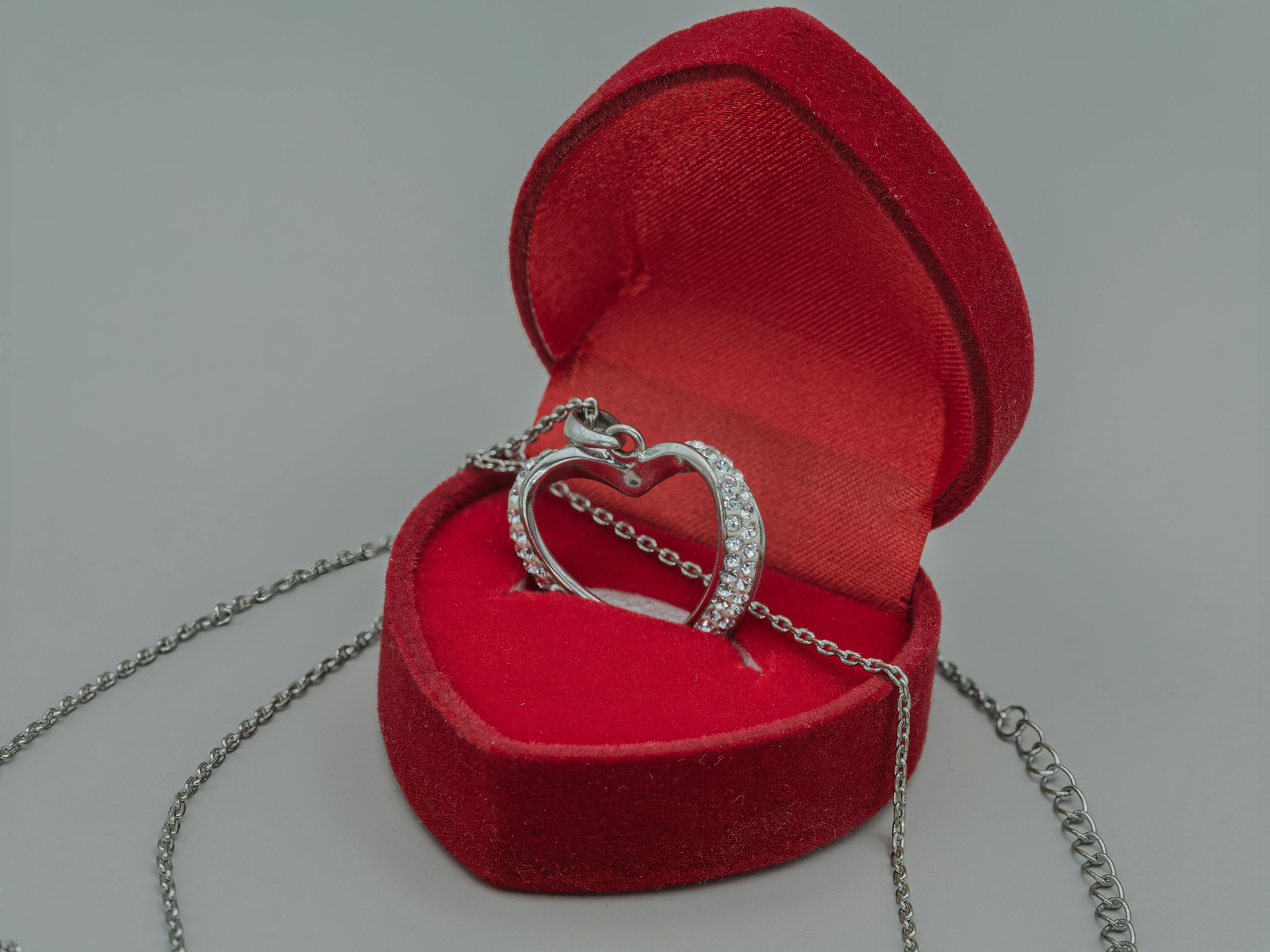 Cadeau Bijou : 5 raisons d'offrir un Collier Cœur à une femme spéciale