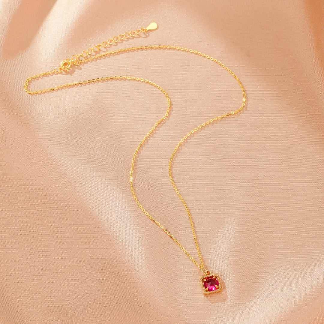 Collier Cornaline – Cube Éclat Rubis, Argent Plaqué Or 10k