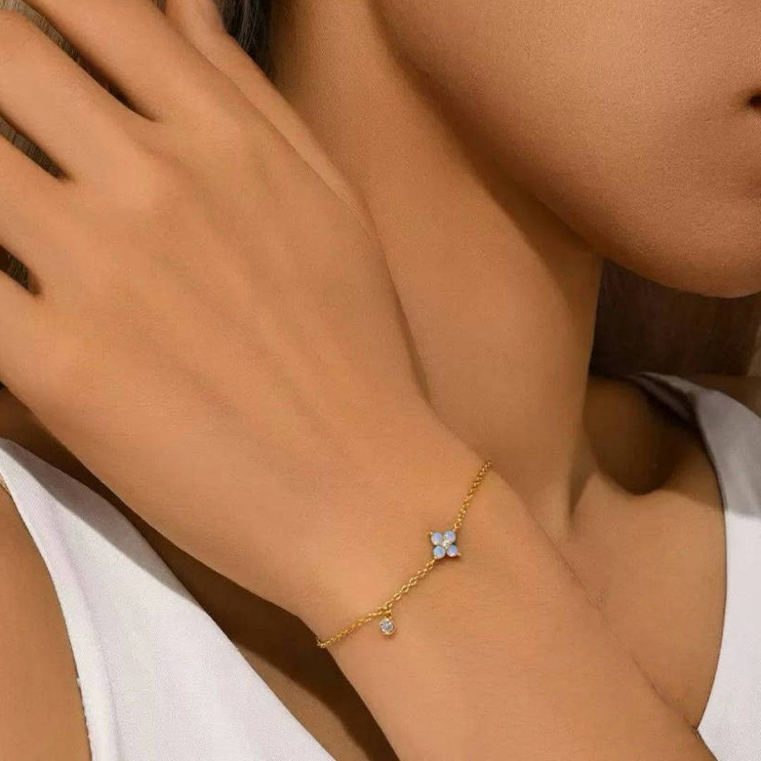 Bracelet Fleur Opale – Pétale Radieux, Argent Plaqué Or