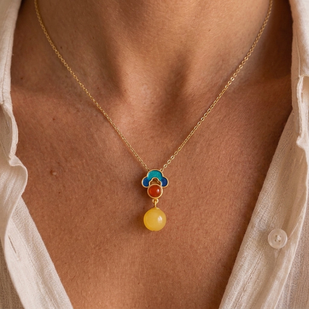 Collier Ambre – Nuage Précieux, Émail et Argent Plaqué Or