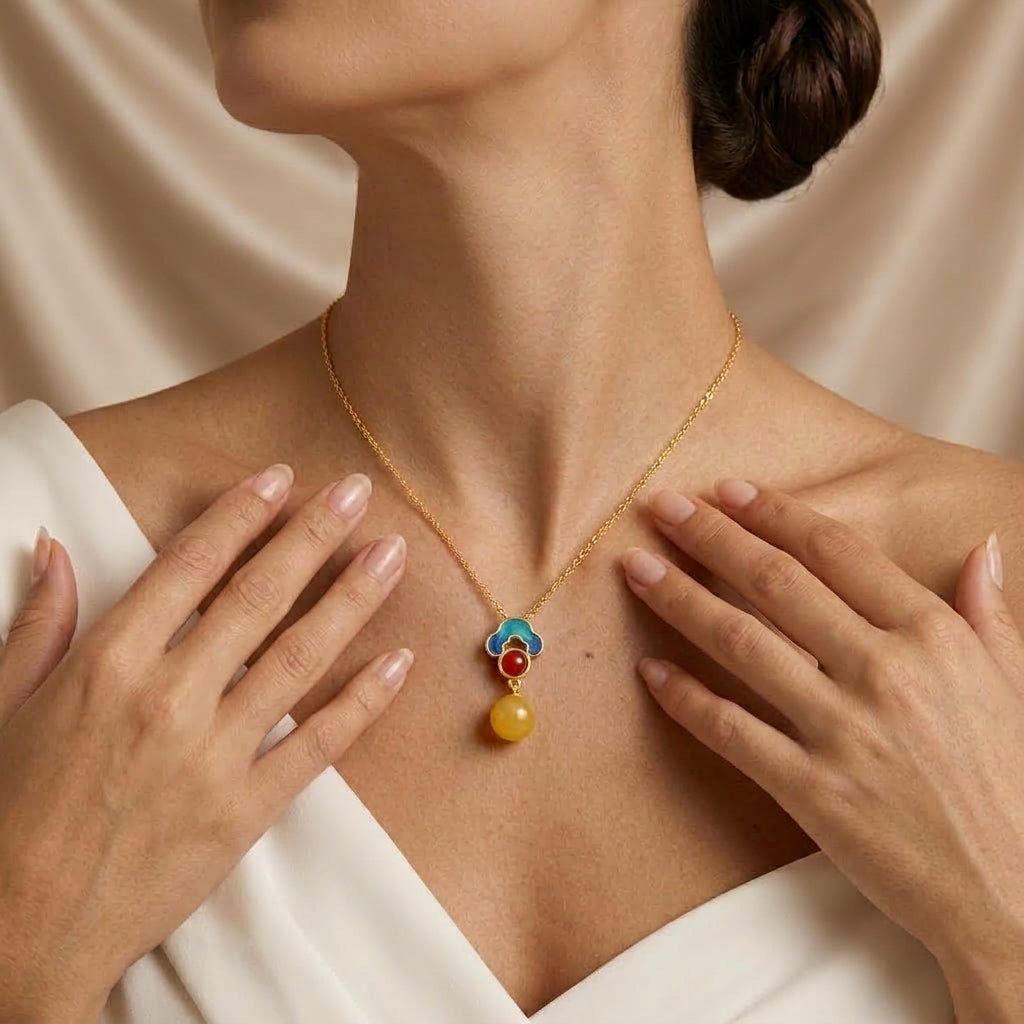 Collier Ambre – Nuage Précieux, Émail et Argent Plaqué Or