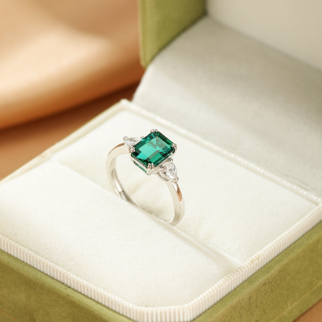 Emerald Ring – Royal Treasure, Silver