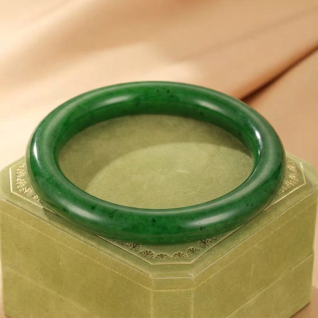 Bracelet Jonc Jade Vert – Rivière de Lumière