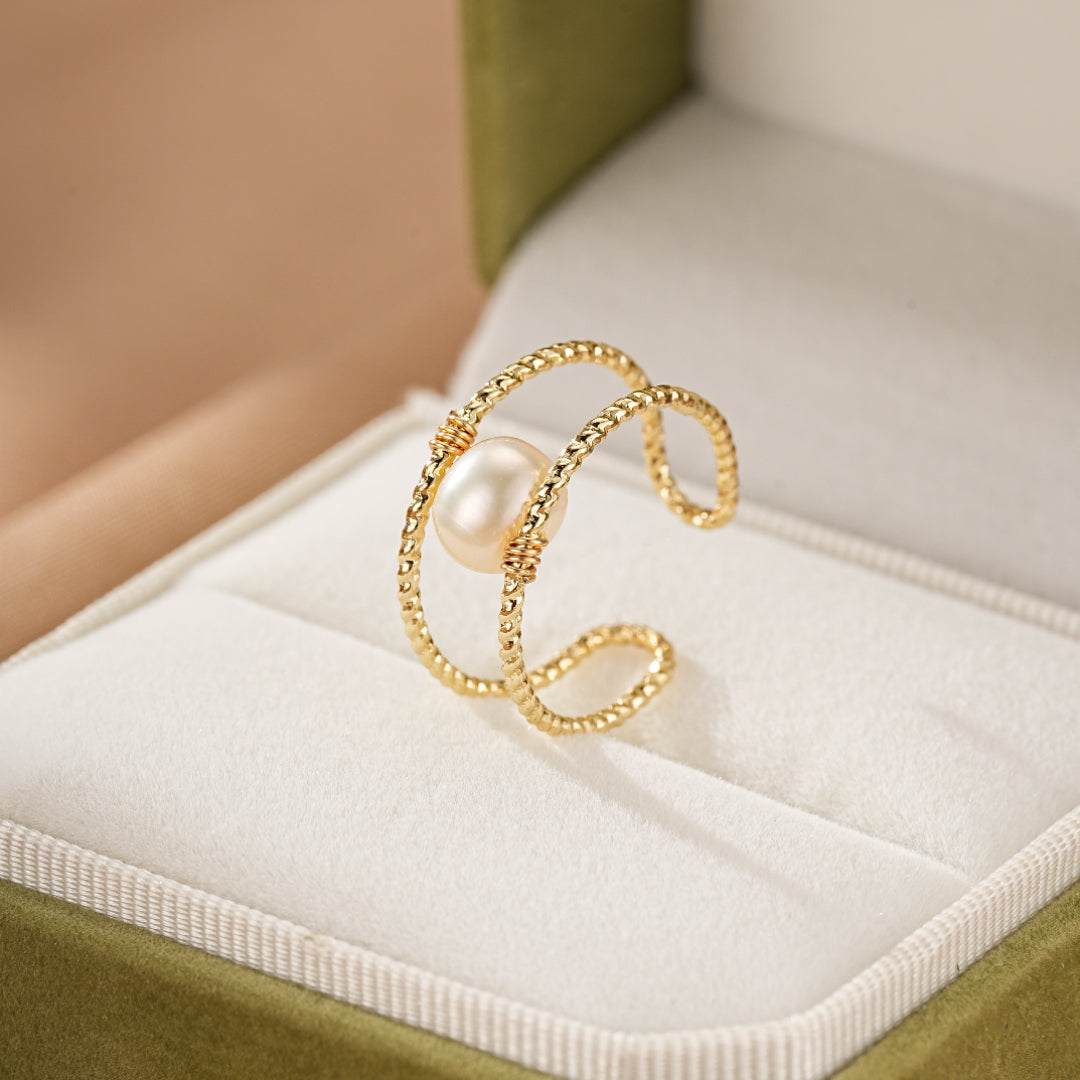 Pearl Ring – Luminous Twist