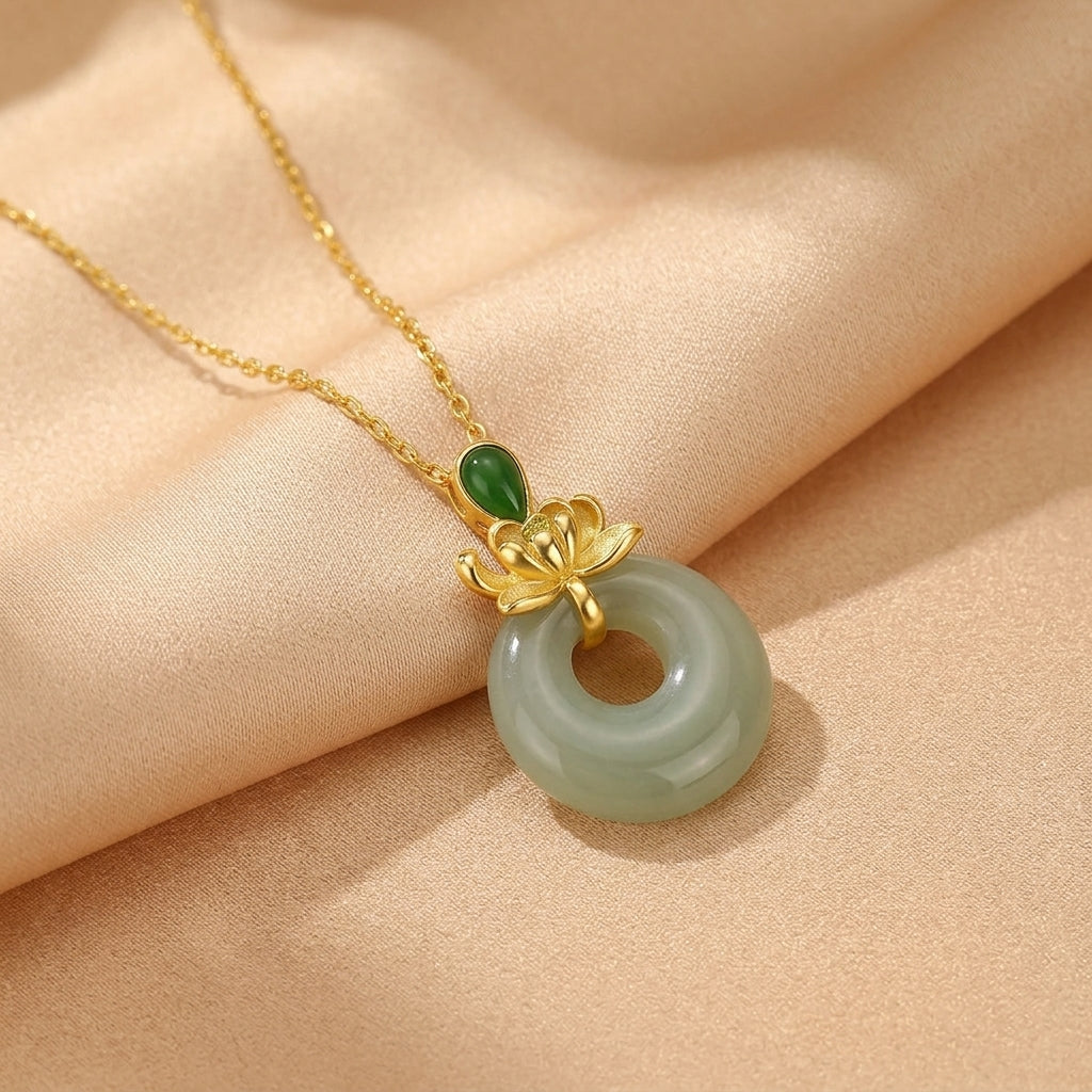 Collier Jade Néphrite – Lotus Sacré, Argent Plaqué Or