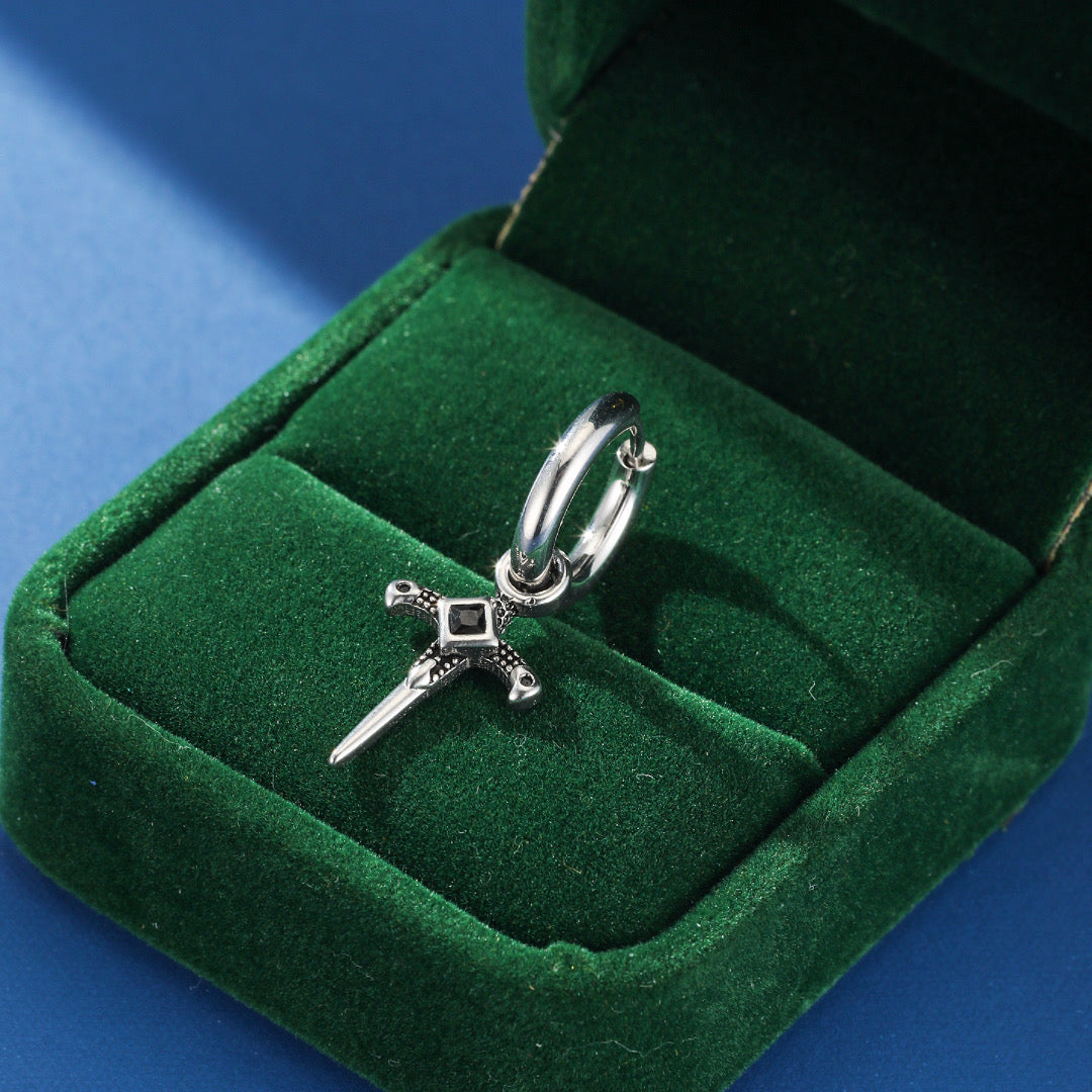 Boucle d’Oreille Homme Viking – Épée Silencieuse