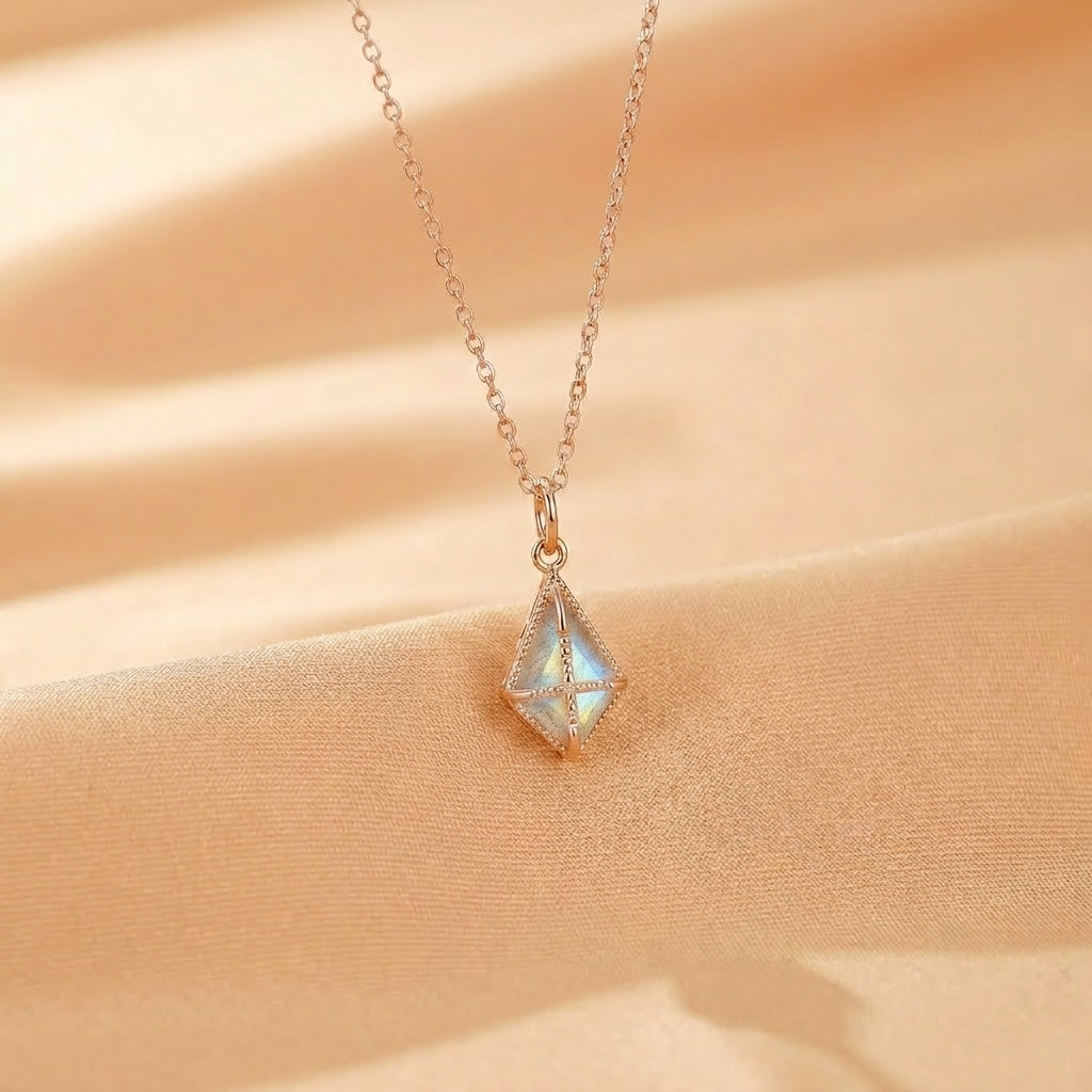 Collier Pierre de Lune – Douce Lumière, Argent Plaqué Or