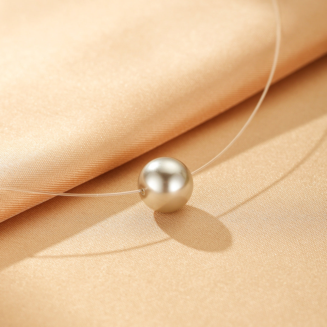 Collier Flottant  Onyx, Perle Grise et Perle Blanche – Trilogie Élégante