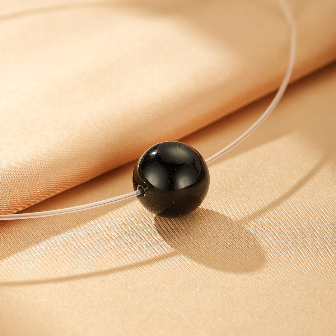 Collier Flottant  Onyx, Perle Grise et Perle Blanche – Trilogie Élégante