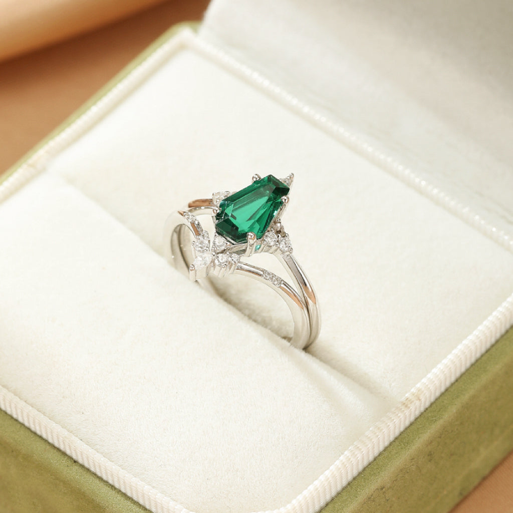 Emerald Ring – Royal Radiance, Silver