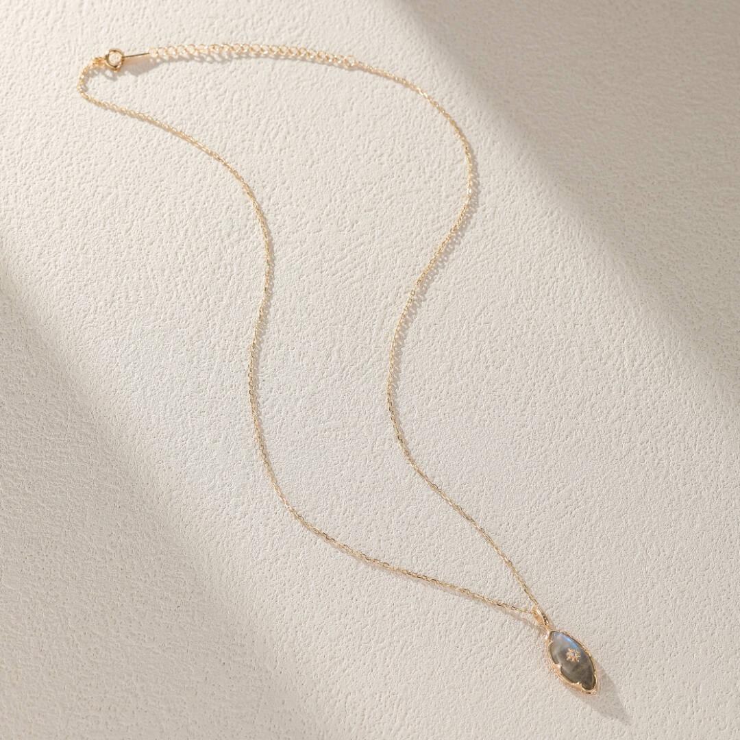 Collier Labradorite – Apaisement Cosmique, Argent Plaqué Or