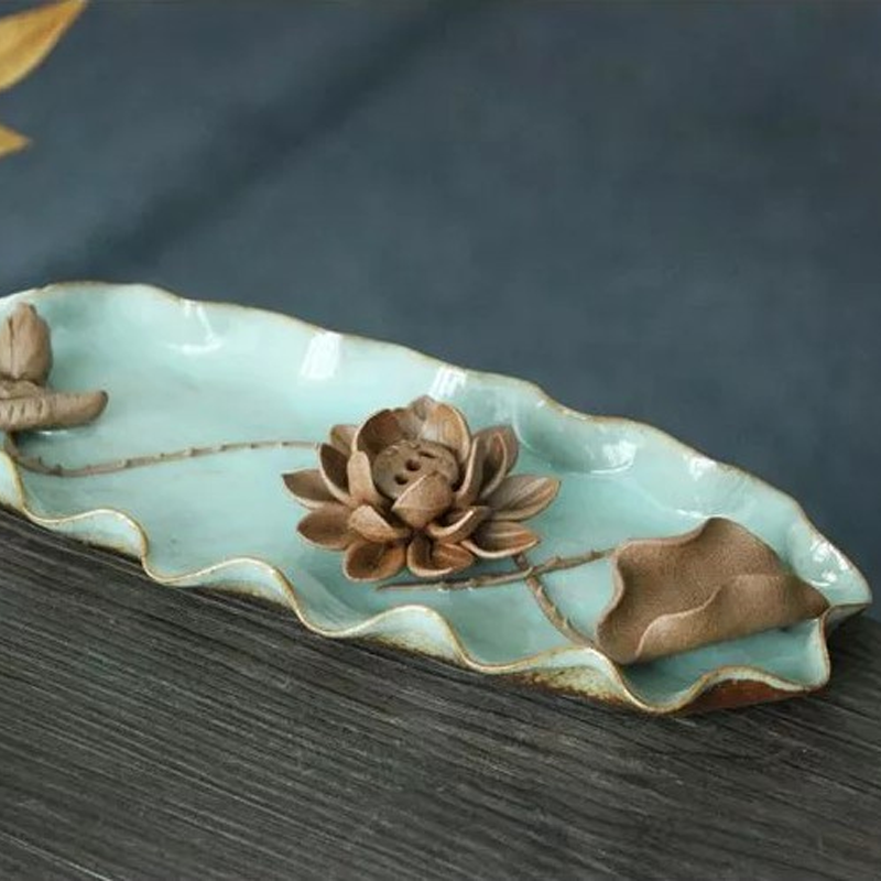 "Hatching" Ceramic Incense Burner Moment Ici