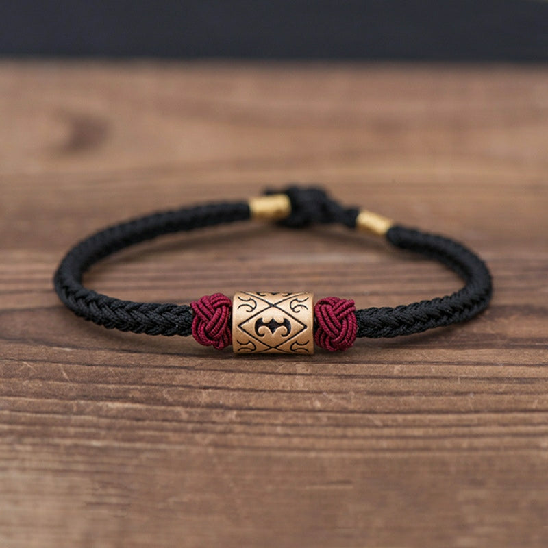 "Pareja" en noir sur table en bois