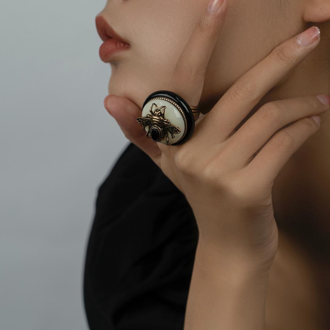 Bague Agate Noire – Abeille Royale