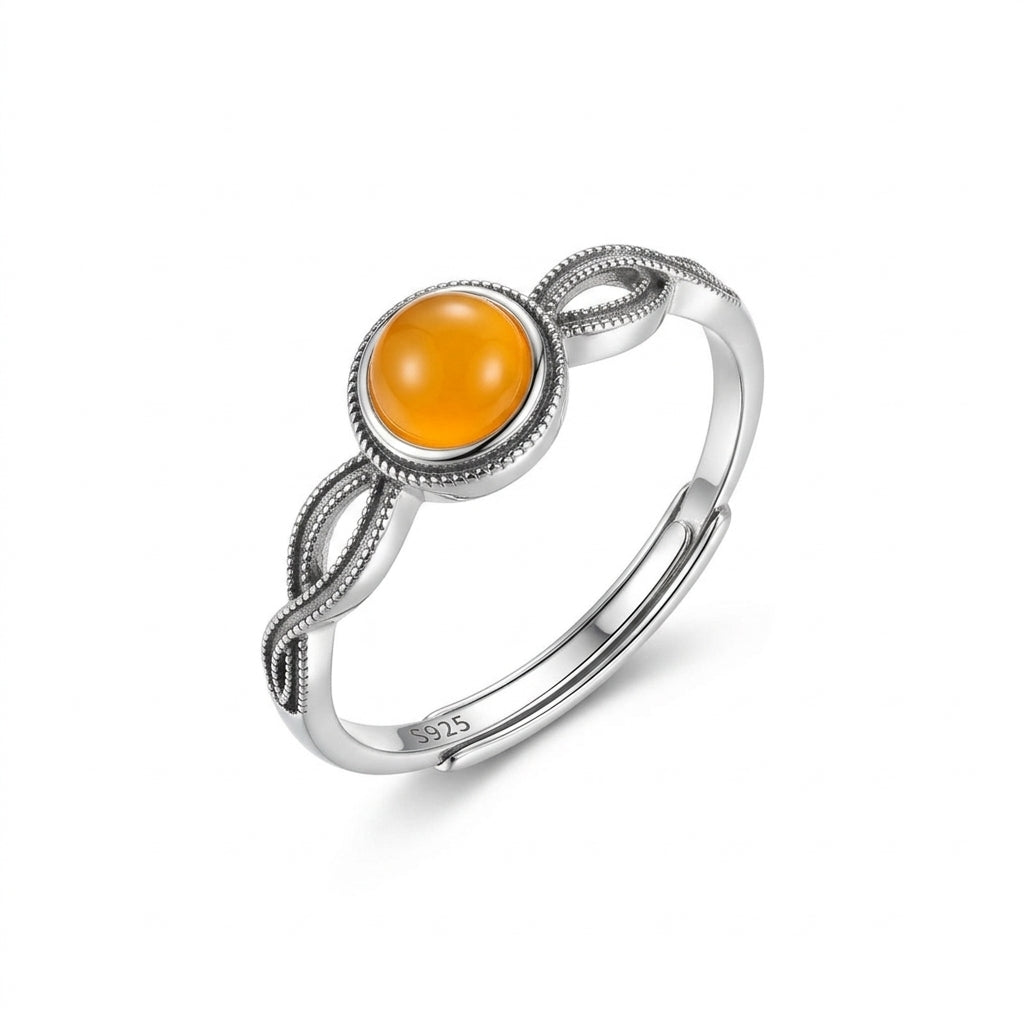 Bague Danse de Miel en argent 925 avec une pierre d'ambre ronde sertie sur un anneau finement travaillé.