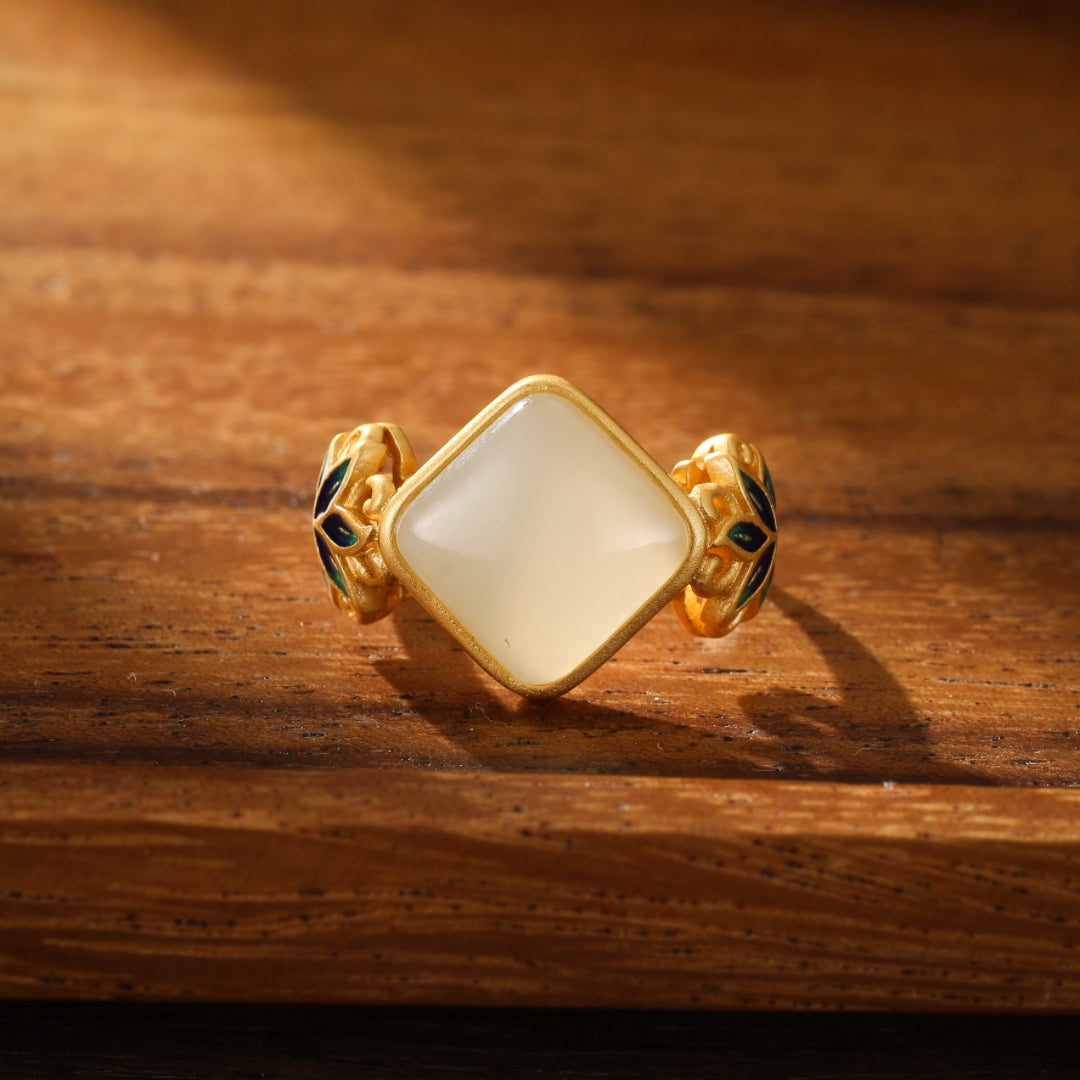 Bague Jade Blanc – Éveil Lotus Bleu, Argent Plaqué Or