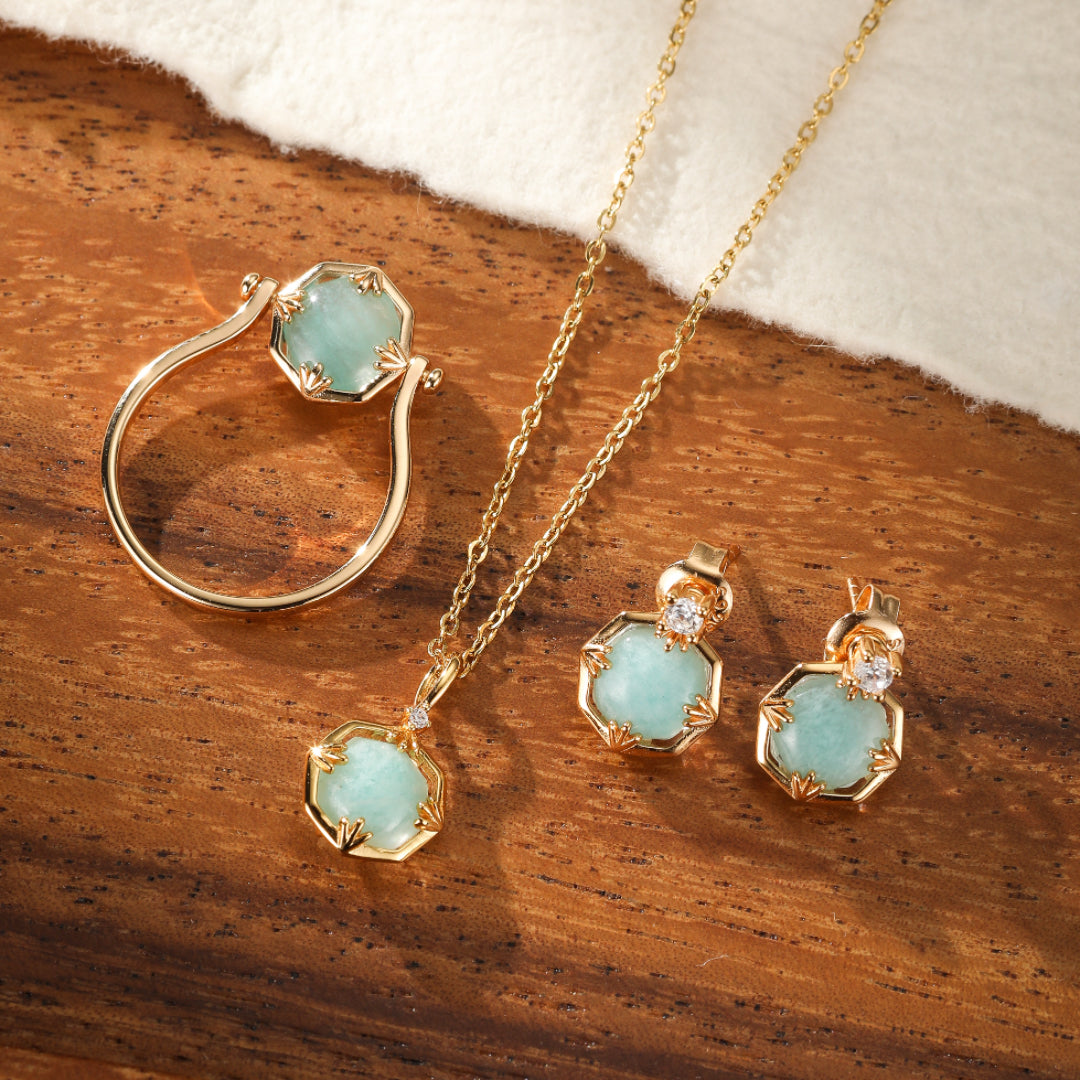 Ensemble de bijoux "Danse des Étoiles" en argent plaqué or, comprenant des boucles d'oreilles, un collier et une bague ornés d'amazonite et de cristal de roche.