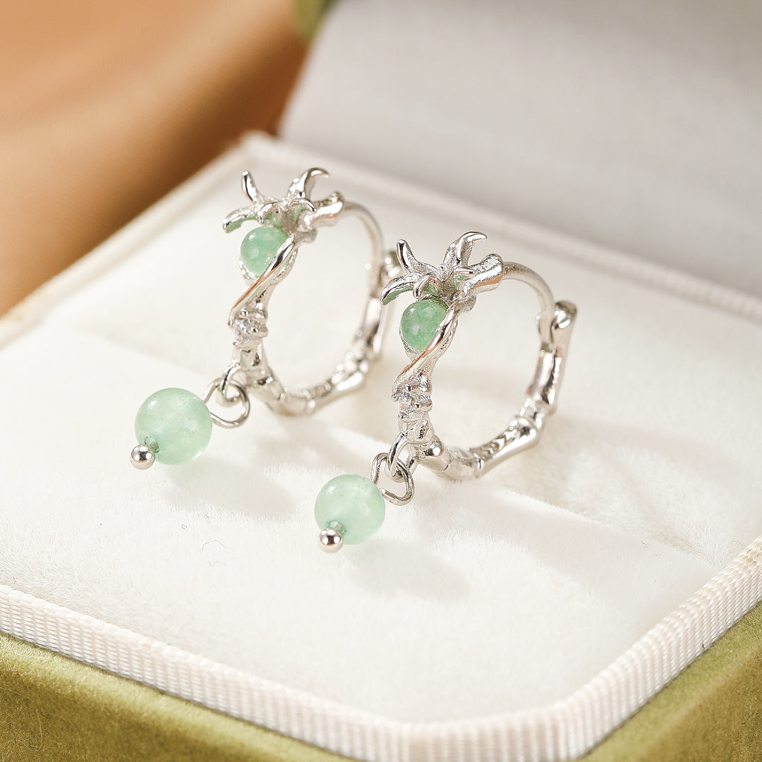 Paire de boucles d'oreilles en argent ornées de pierres d'aventurine verte, design Rameaux d'Harmonie.