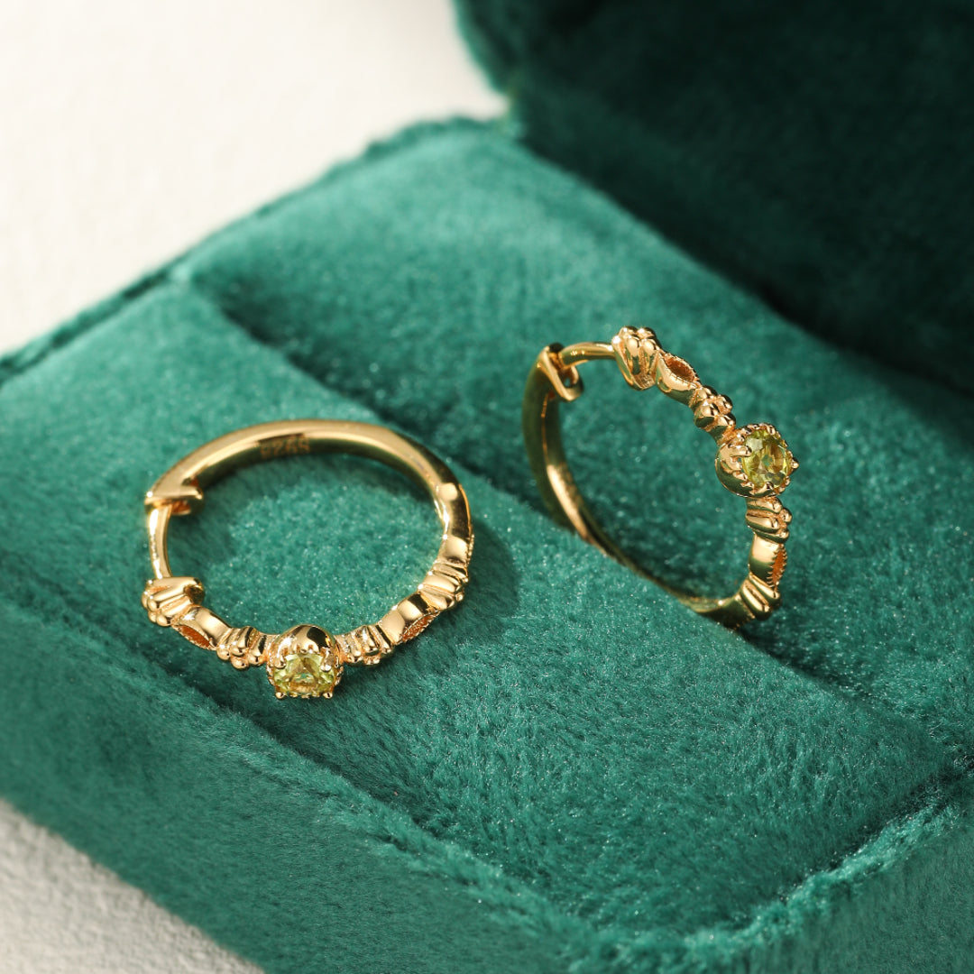 Boucles d'Oreilles Créoles Péridot – Élégance Naturelle, Argent Plaqué Or