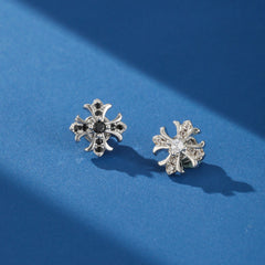 Boucles d'oreilles homme Éclat Royal, design croix stylisée sertie de zircons brillants, sans perçage, acier inoxydable 316L.