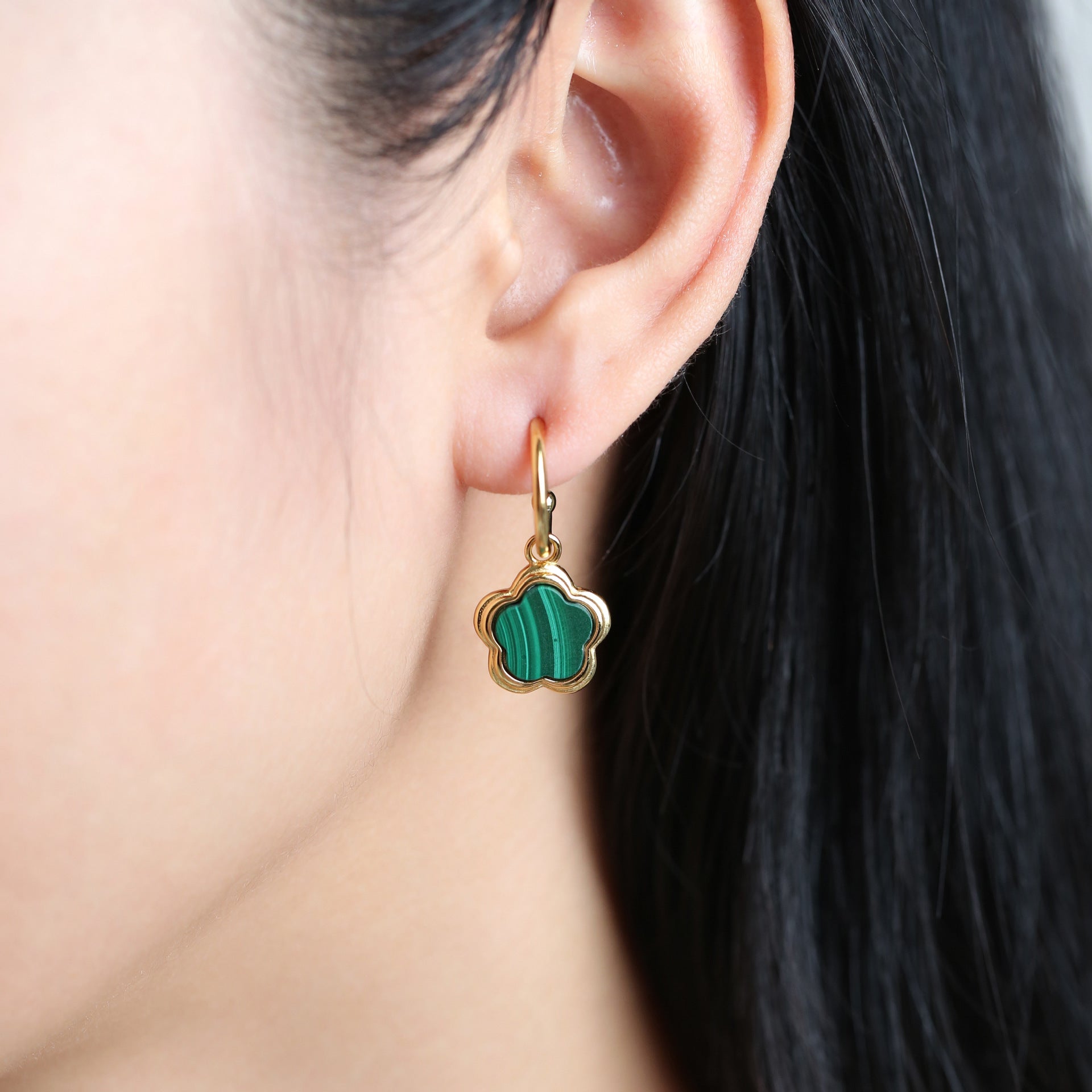 Boucles d'Oreilles Malachite – Étoile Fleur, Argent Plaqué Or
