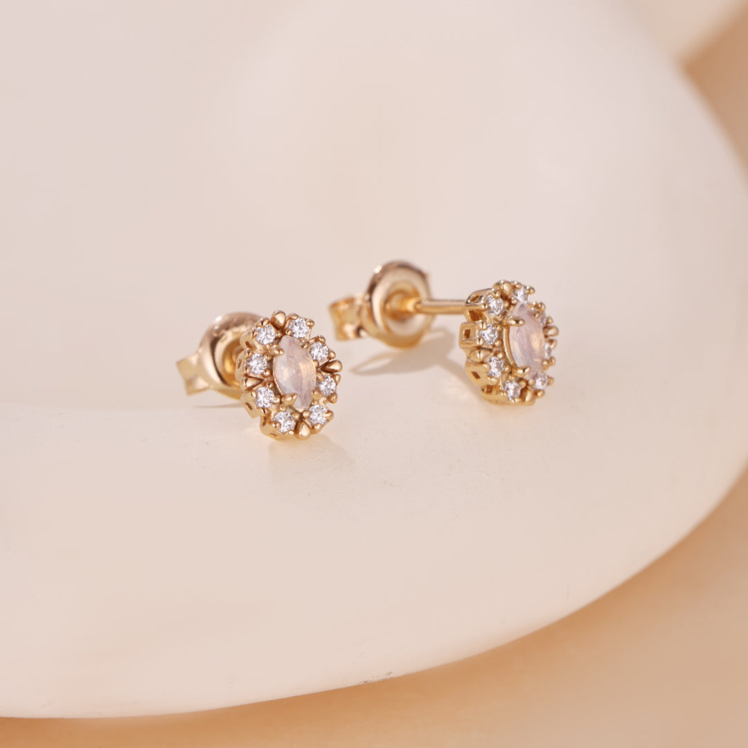 Boucles d'Oreilles Opale Blanche – Brume Étoilée, Argent Plaqué Or
