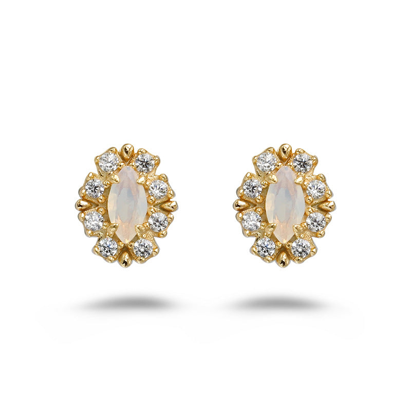 Boucles d'Oreilles Opale Blanche – Brume Étoilée, Argent Plaqué Or