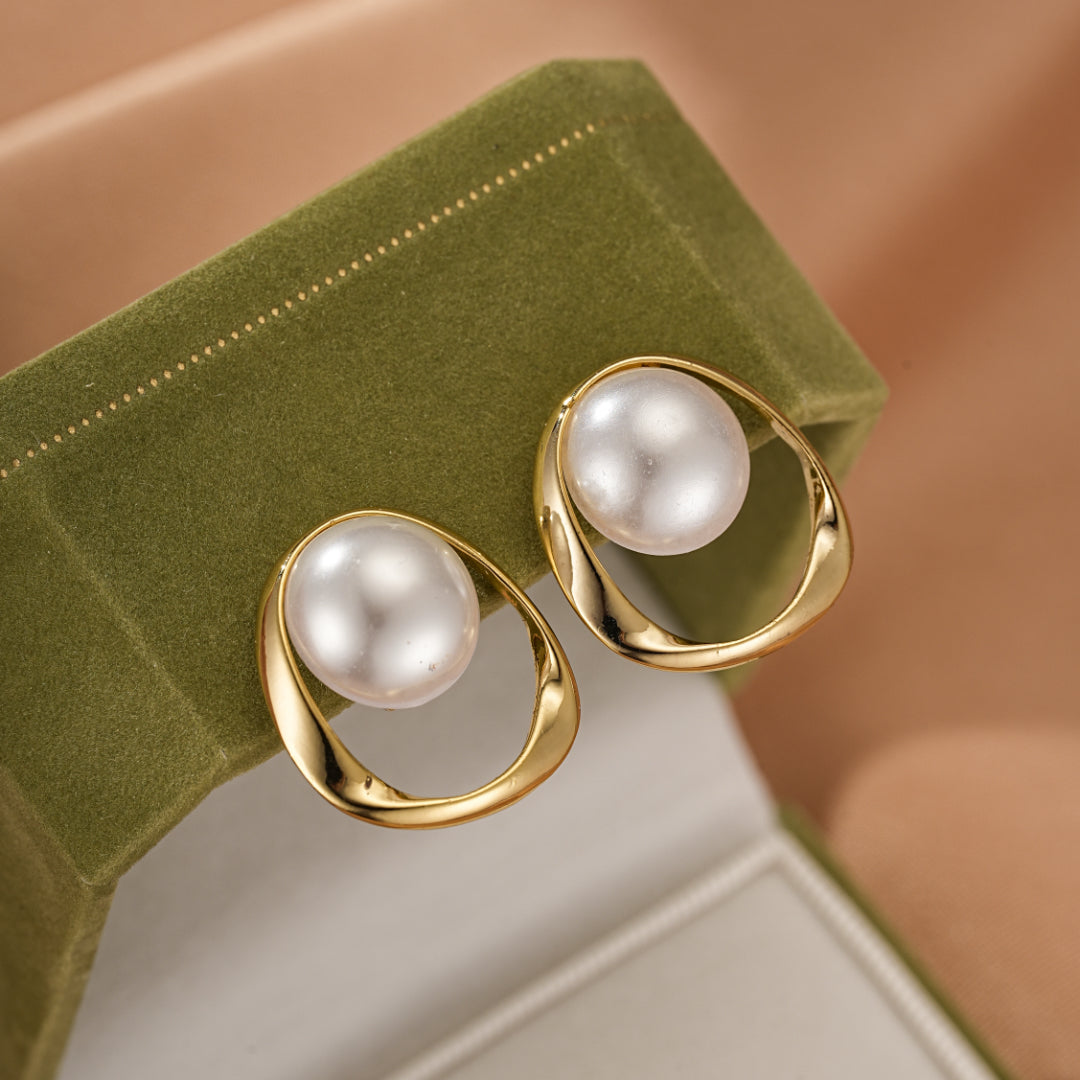 Pearl Earrings – Elegant Circle