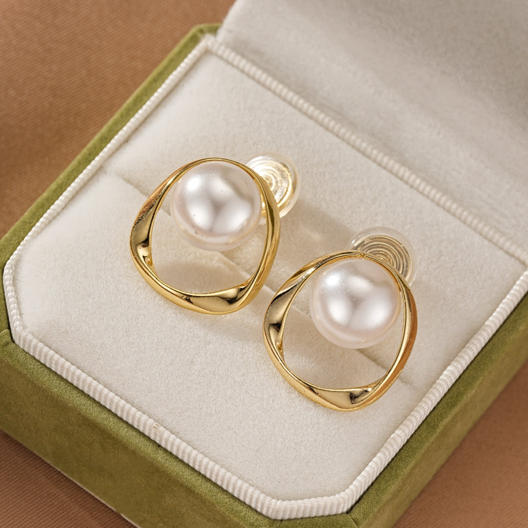 Pearl Earrings – Elegant Circle