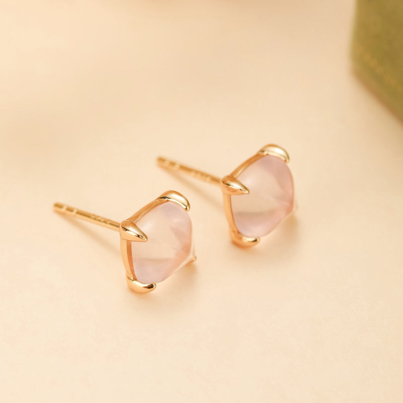 Paire de clous d'oreilles en argent plaqué or sertis de quartz rose taillé en coussin, modèle Éclat Divin.