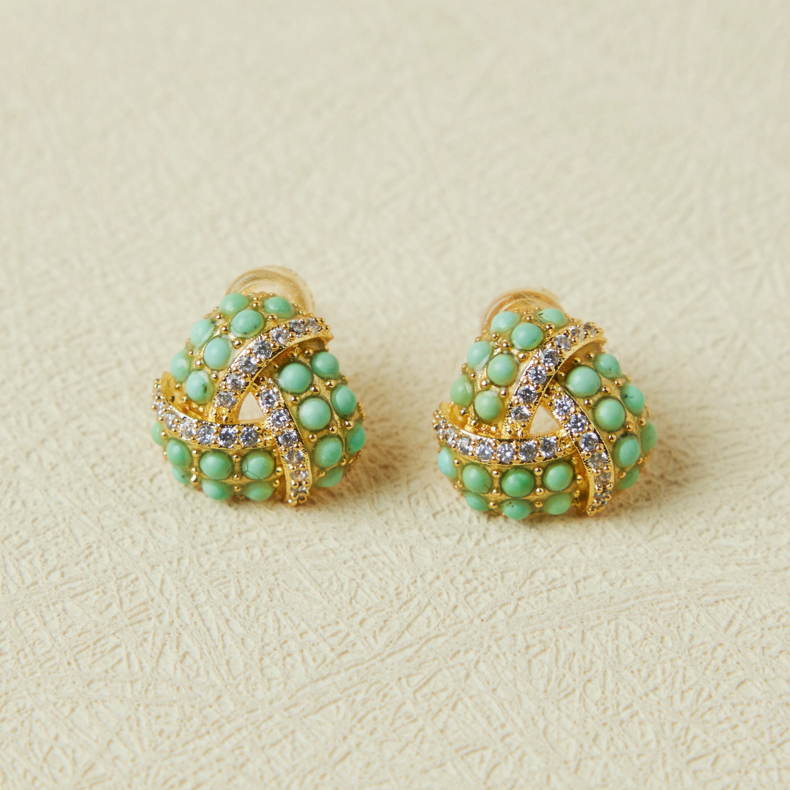 Boucles d'Oreilles Turquoise – Triangle Torsade, Argent Plaqué Or