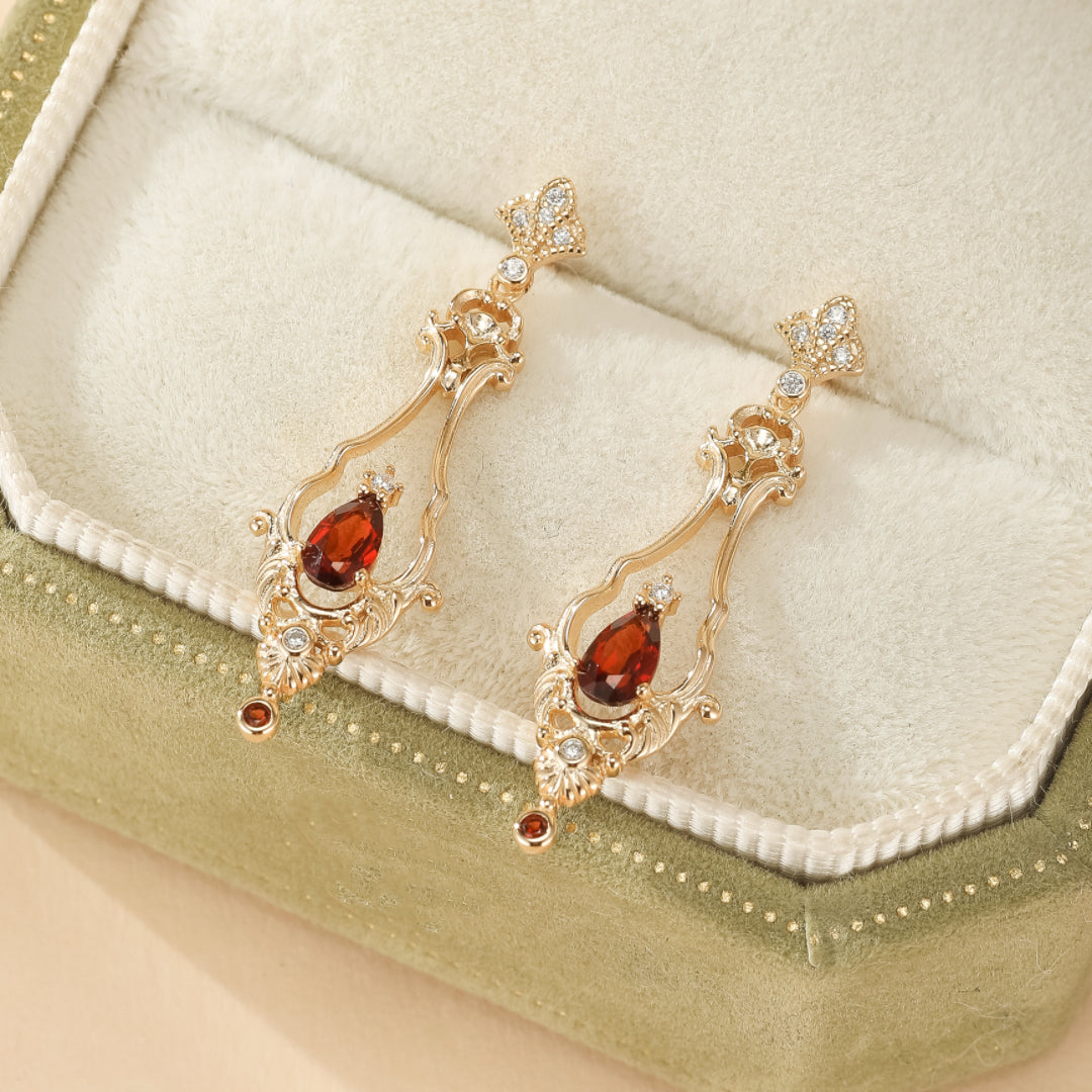 Boucles d’Oreilles Grenat – Reflet Majestueux, Argent Plaqué Or