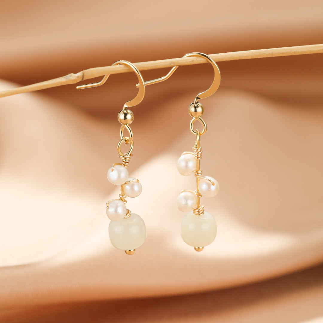Boucles d’Oreilles Jade Néphrite et Perles – Élégance Naturelle