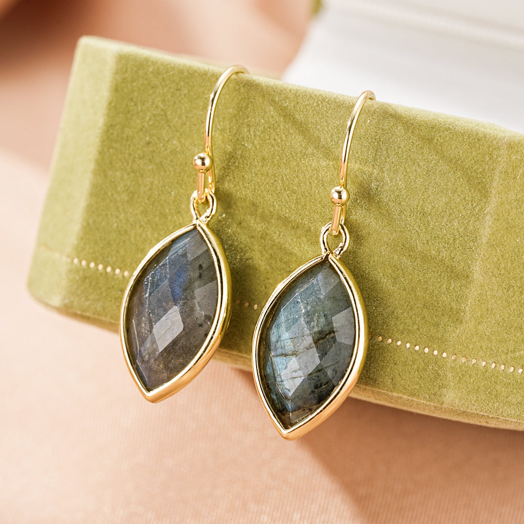 Boucles d’Oreilles Labradorite – Feuilles de Lumière