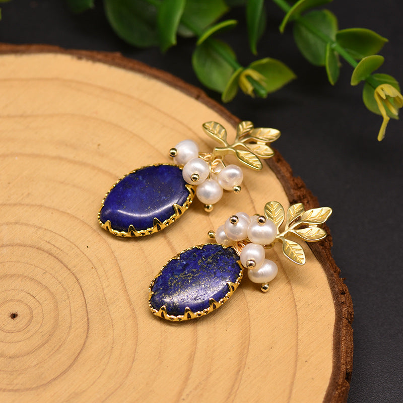 Boucles d’Oreilles Lapis Lazuli et Perle – Fleur de Sérénité, Argent Plaqué Or