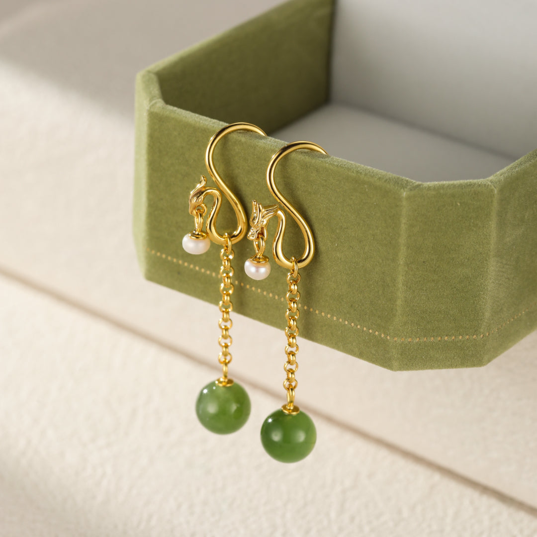 Boucles d'Oreilles Pendantes Jade et Perle – Harmonie, Argent Plaqué Or