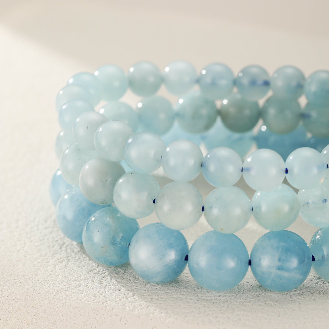 Bracelet Aigue Marine Esprit Calme avec pierres naturelles de 8, 10 ou 12 mm pour une touche d'élégance apaisante.
