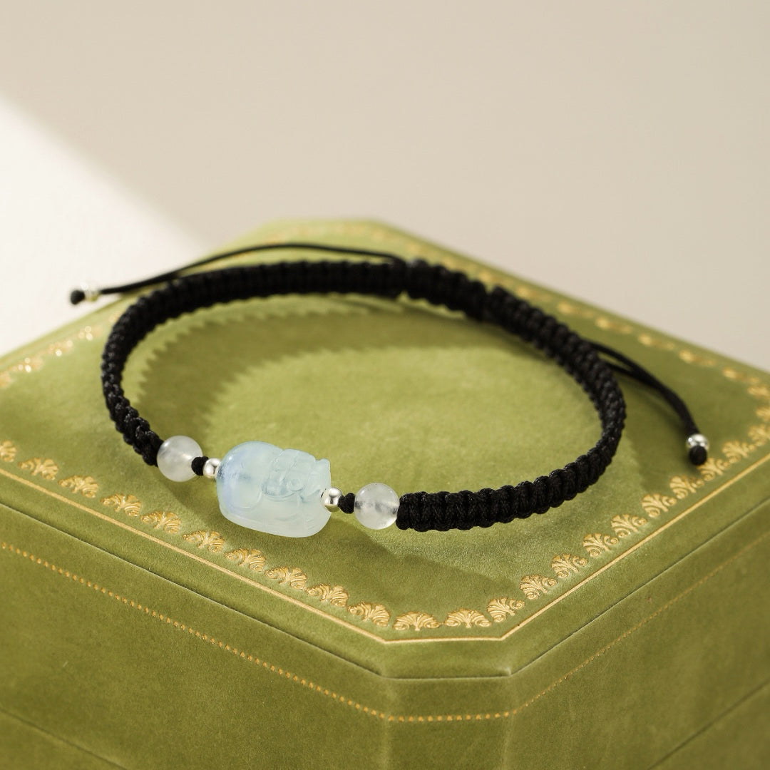 Élégant bracelet couple en pierres naturelles Pierre de Lune et Labradorite, avec Pi Xiu en argent 925. Apporte fortune, harmonie émotionnelle et protection énergétique.