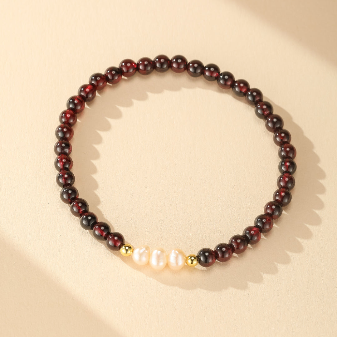 Bracelet Grenat et Perle – Murmures du Crépuscule, Or 14K Laminé