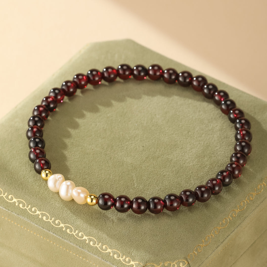Bracelet Grenat et Perle – Murmures du Crépuscule, Or 14K Laminé