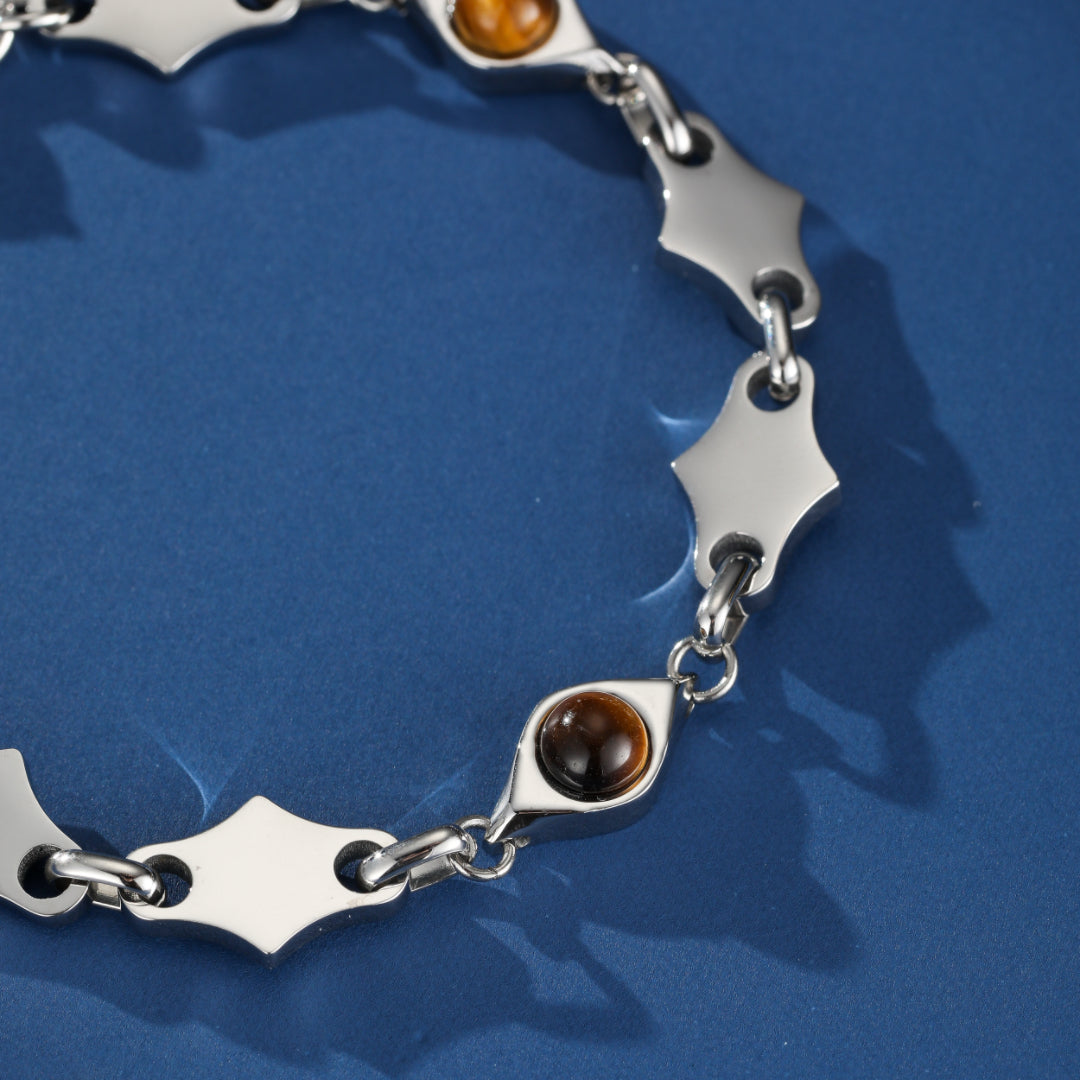 Bracelet homme en acier inoxydable avec des maillons en forme de losange et des pierres œil de tigre rondes