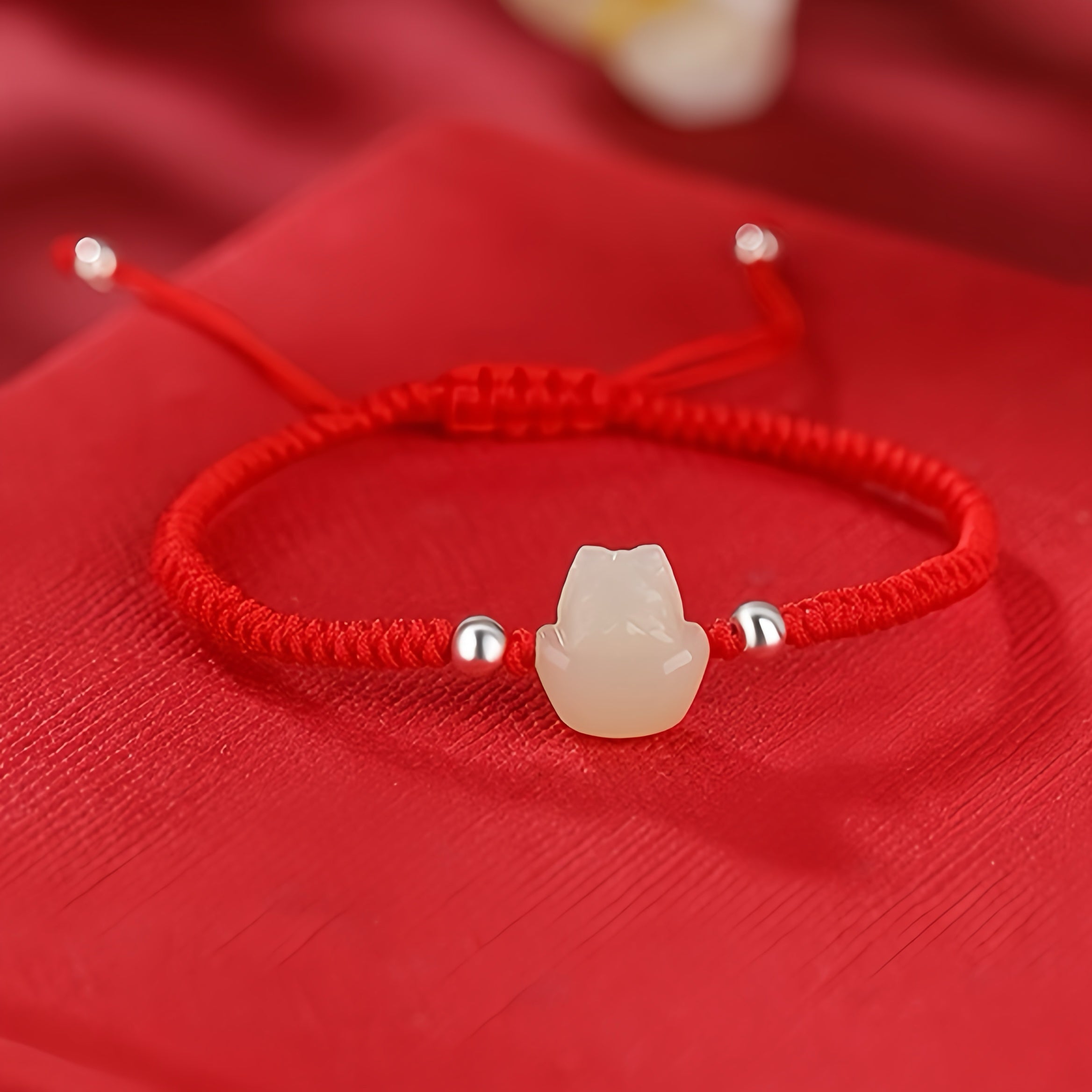 Bracelet Jade – Bébé Dragon, Fil Rouge