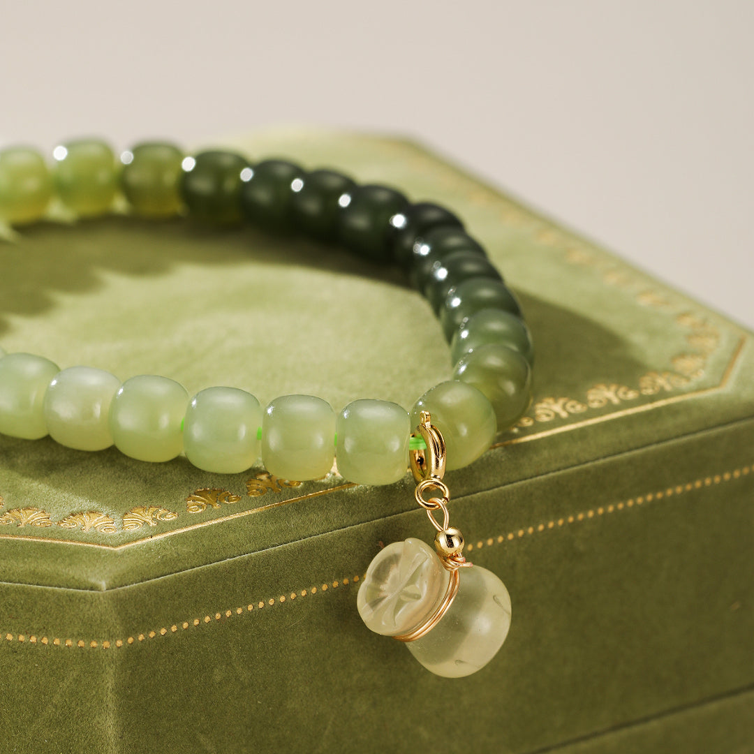 Bracelet Jade – Poche d'Argent, bijou spirituel pour l'équilibre et la richesse. Combine le calme du jade et le pouvoir de la citrine contre la négativité.
