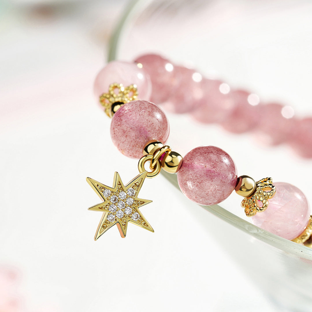 Bracelet en quartz fraise avec un pendentif étoile orné de diamants et des perles dorées fines, style 'Finesse'