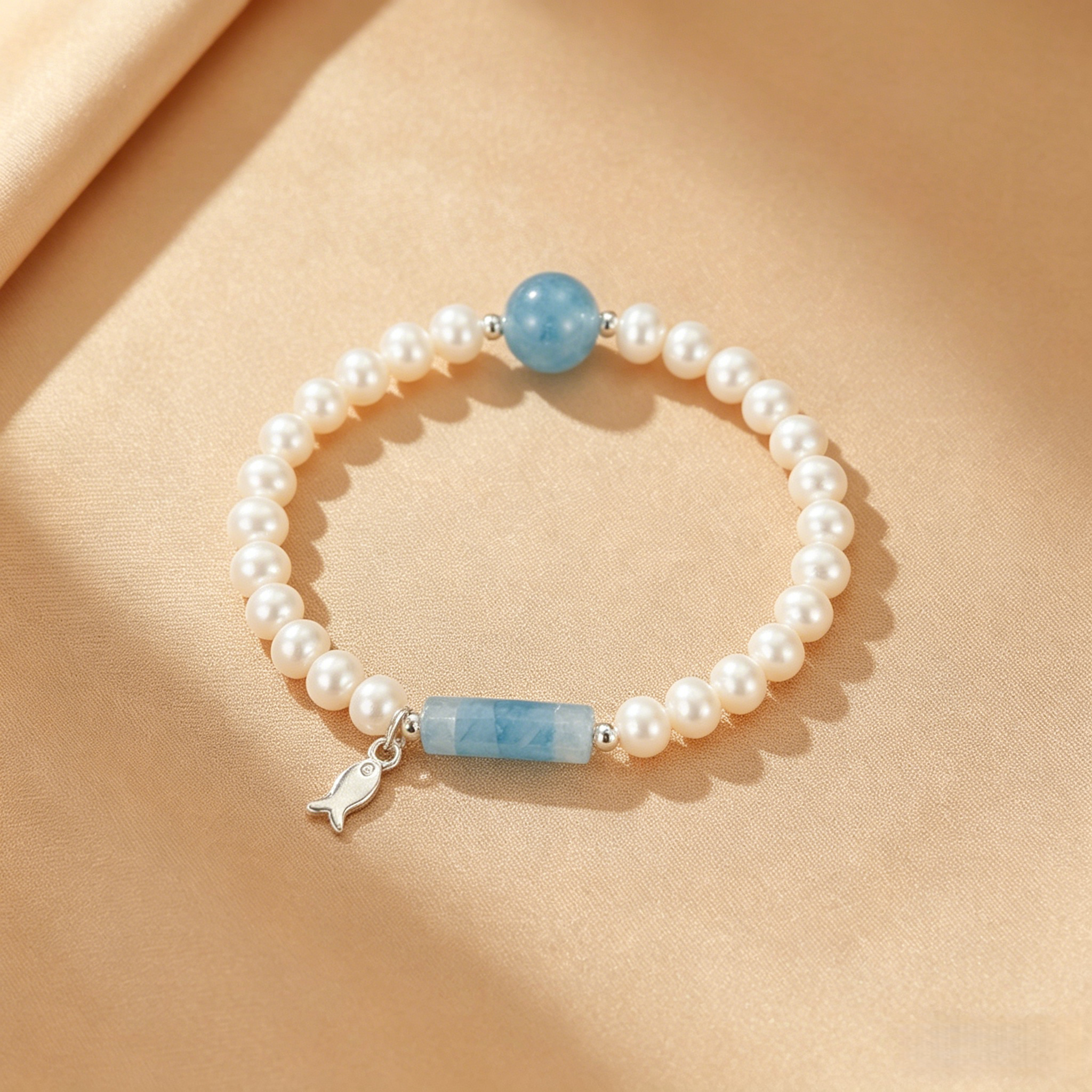 Bracelet perle et aigue-marine "Douce Harmonie" en argent avec breloque poisson.
