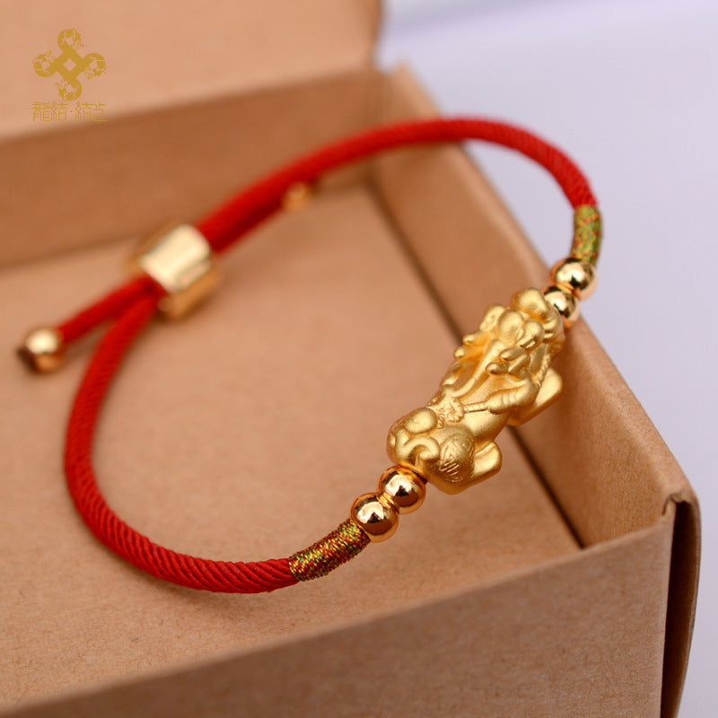 The "Mythique" bracelet placed in a box