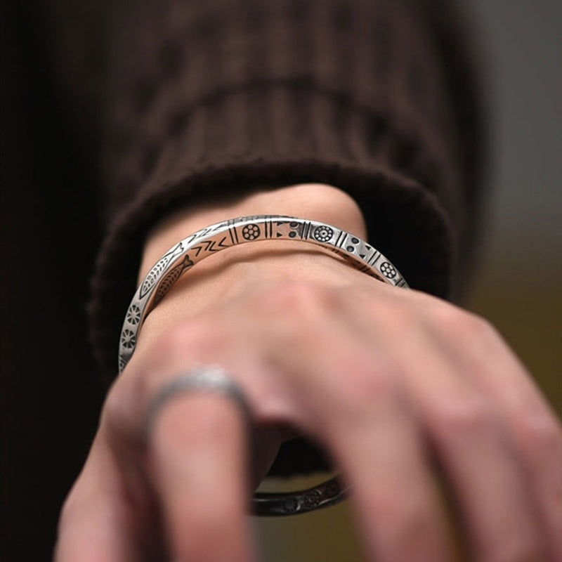 Twisted Bangle Bracelet 'Plenitude' with Viking Rune