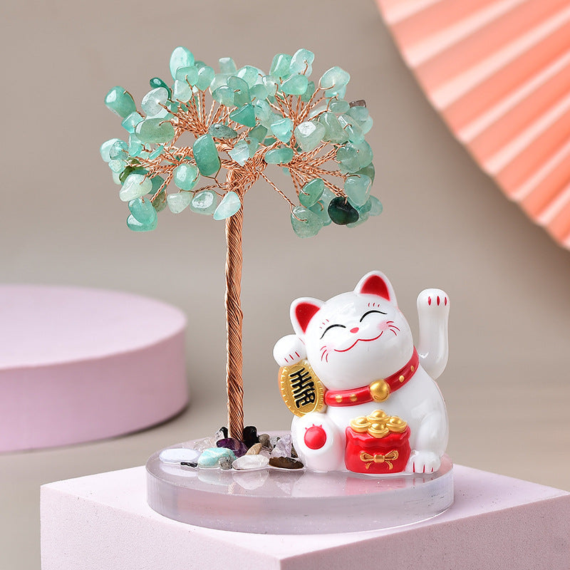 Arbre de Vie en pierres vertes et Maneki-neko blanc porte-bonheur tenant une pièce dorée et un sac d'or
