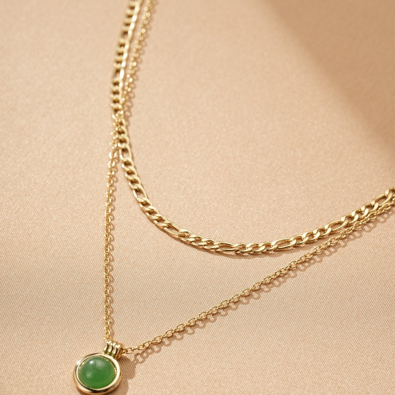 Collier plaqué or double chaîne avec un pendentif rond en aventurine verte