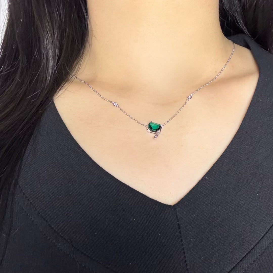 Collier Émeraude – Clarté Royale, Argent Plaqué Platine